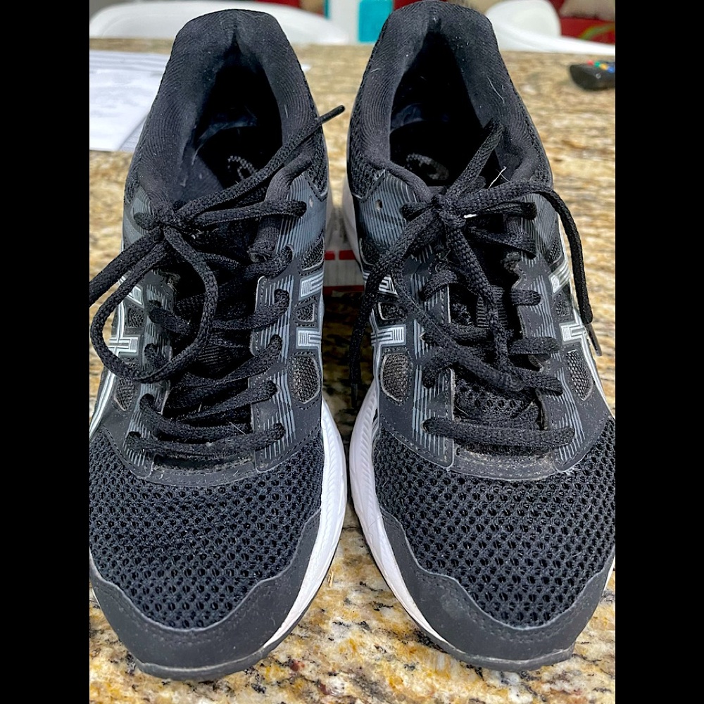 ASICS women’s gel contoured running shoes